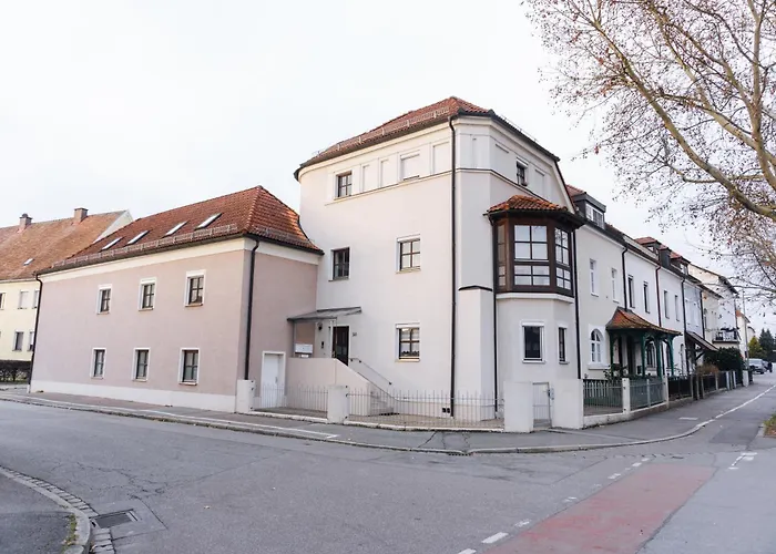 In Zentraler Lage Mit Parkplatz Στράουμπινγκ